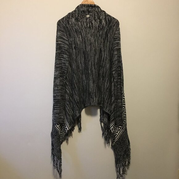 Billabong Boho Tasseled Beach Shawl Cardigan With Sleeves - Picture 4 of 16